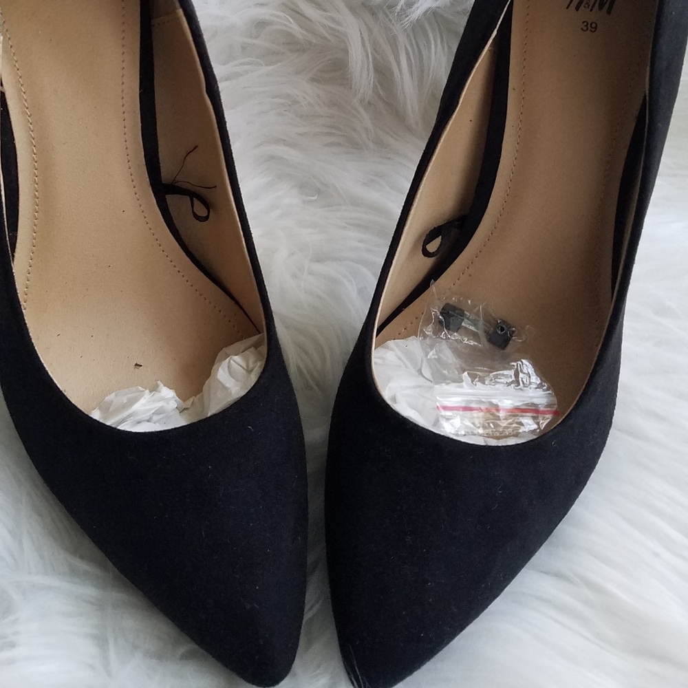 H&M black suede pumps